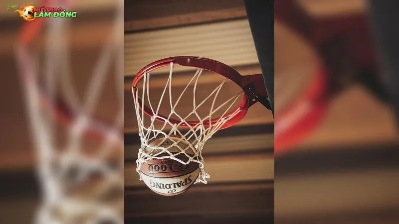 Chấn thương ngón tay khi bắt bóng rổ – Giải pháp điều trị nhanh chóng