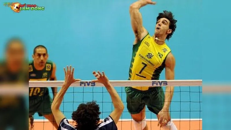 Đau cổ tay khi chắn bóng chuyền – Cách giảm đau hiệu quả